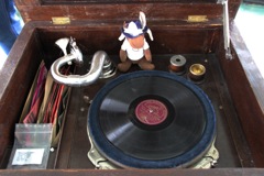 What's on the turntable? - It's Simon Dee's theme tune 'On the Sunny Side of the Street' by the Tommy Dorsey Orchestra