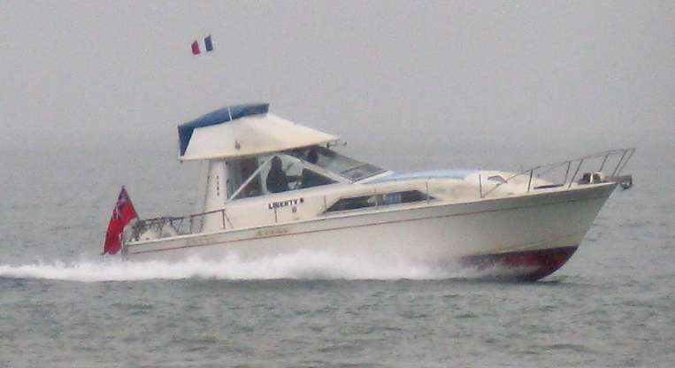 Motor cruiser