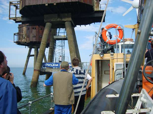 X-Pilot comes alongside fort