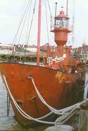 Lightship LV18 starboard close up